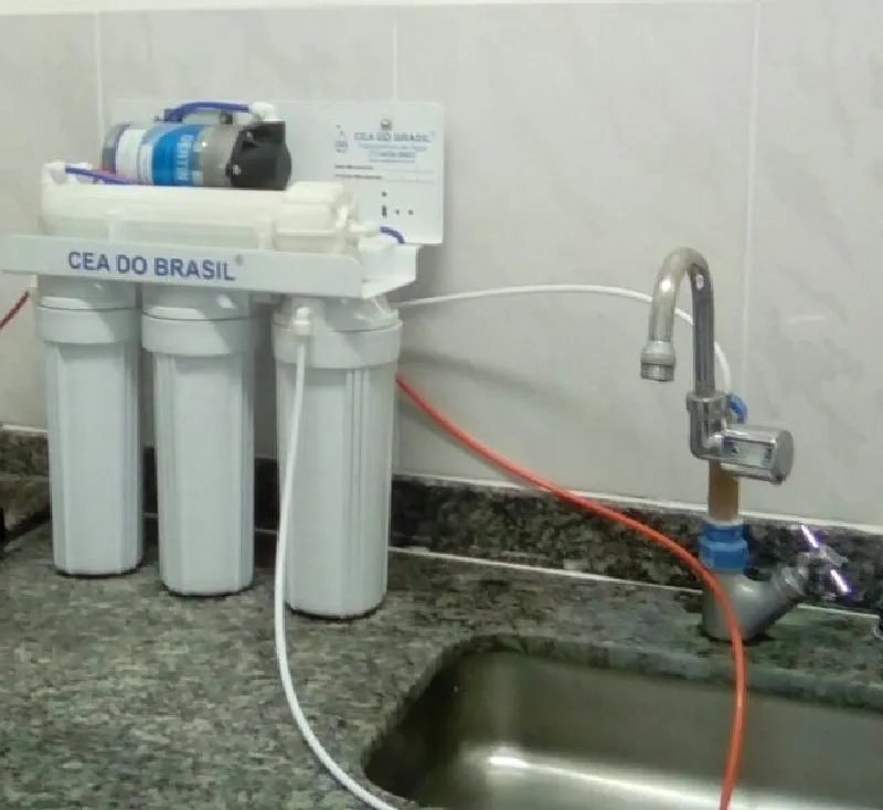 Sistema de tratamento de água por osmose reversa